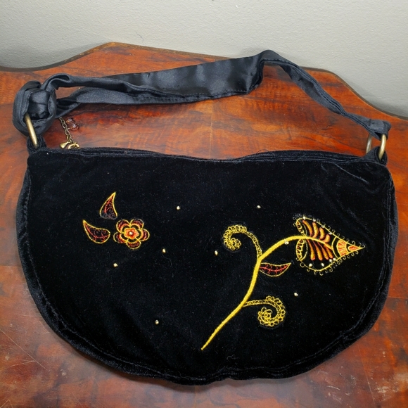 SO Ladies Black Velvet Hand/ Shoulder Purse Embroidered With Roses - Picture 6 of 16